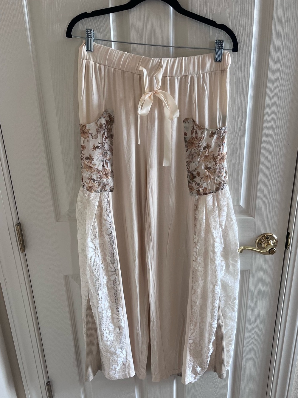 POL Size M Cream Lace Trim Boho Wide Leg Pants Elastic Waist Drawstring Bohemian - Picture 5 of 10